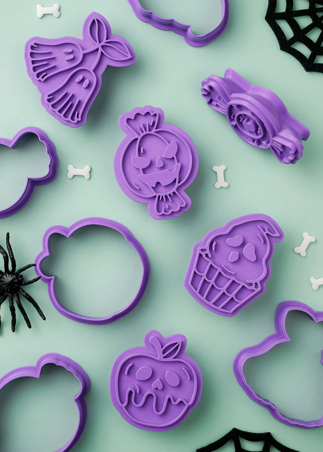 Halloween Wicked Treats Cookie Set consisting of 5 cookie stamps and 5 cookie cutters. Cookie stamp designs are: poison apple, ghost cherries, eyeball candy, pumpkin candy and ghost cupcake